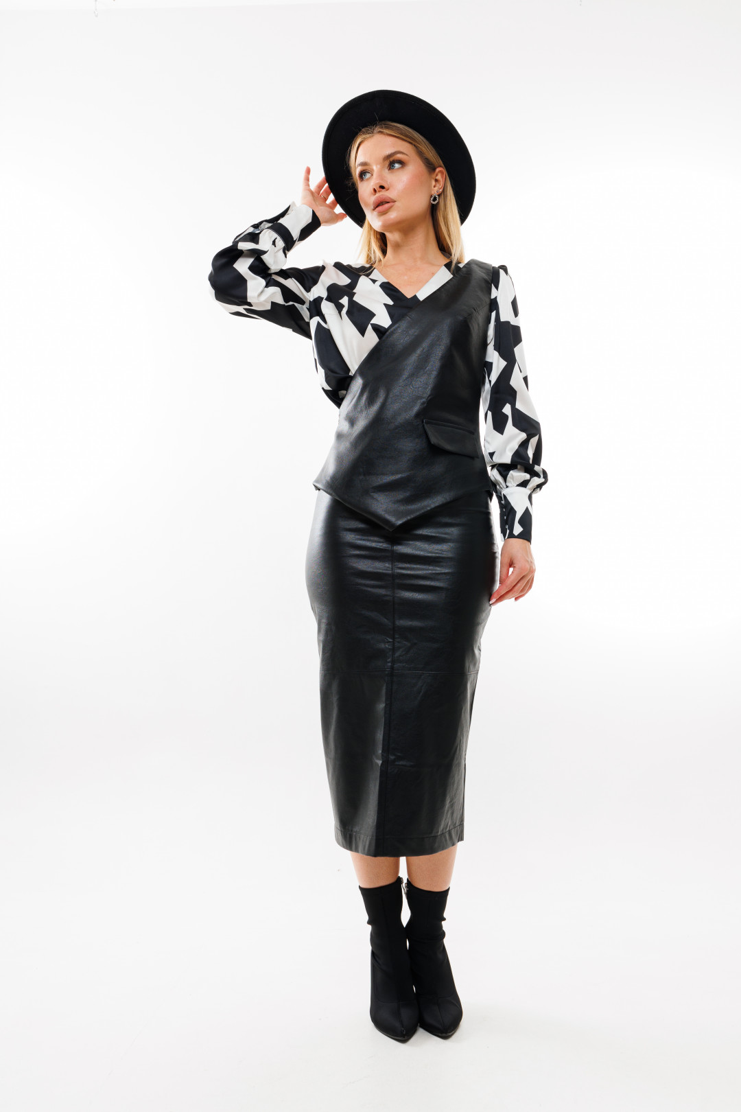 Костюм Ambera style 2042 черный